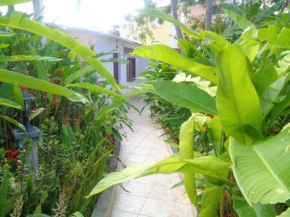 Appartement charmant à Port-Louis avec jardin clôturé